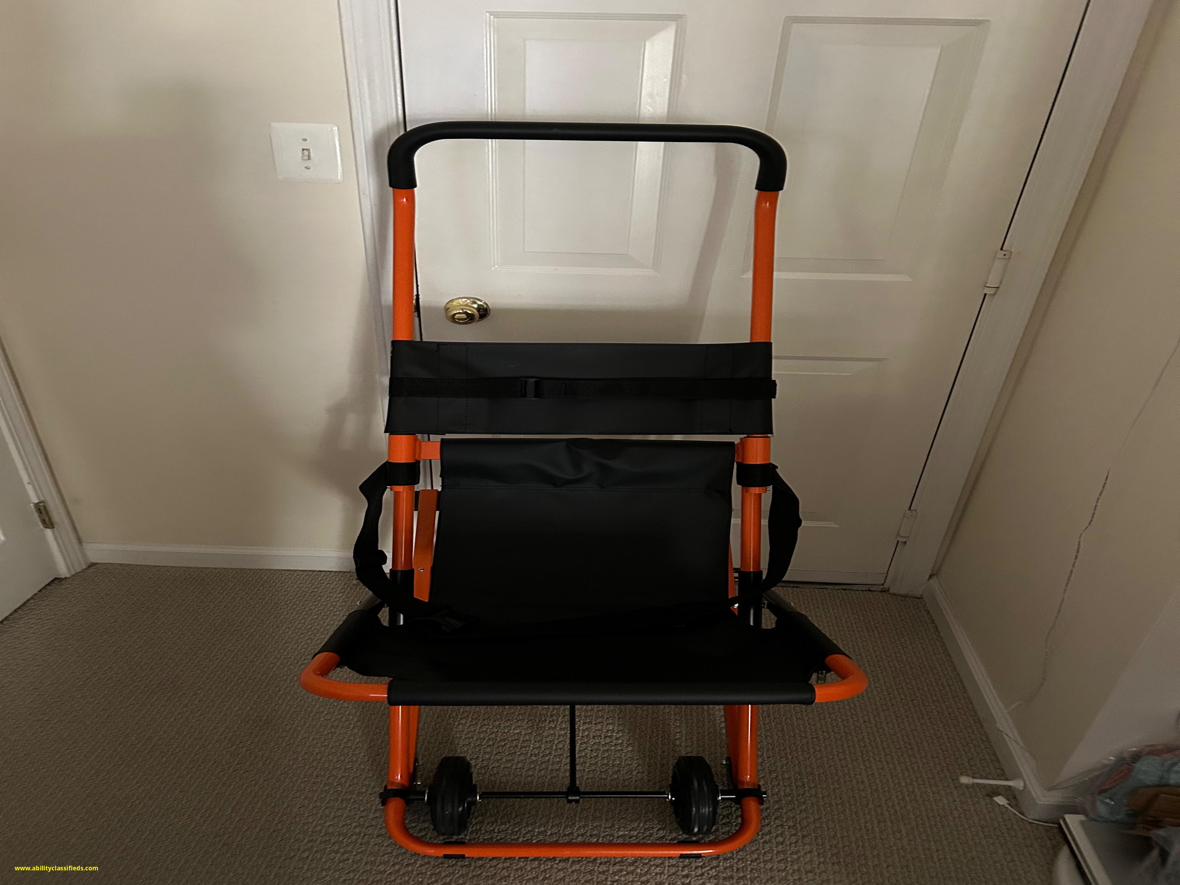 Manual wheelchair for descending a stairway